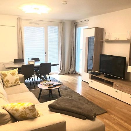 Amazing Austria Center Apartment Near Uno City Viena Exterior foto