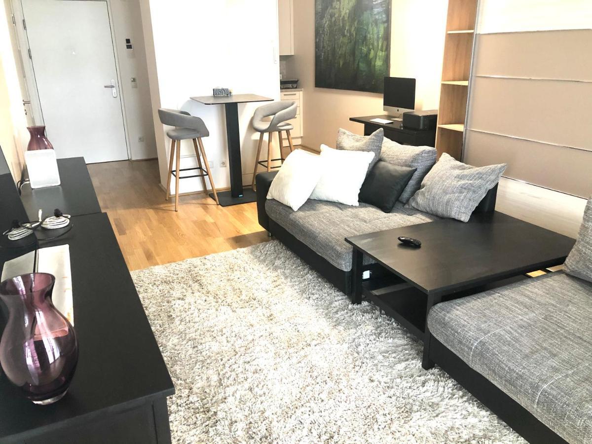 Amazing Austria Center Apartment Near Uno City Viena Exterior foto