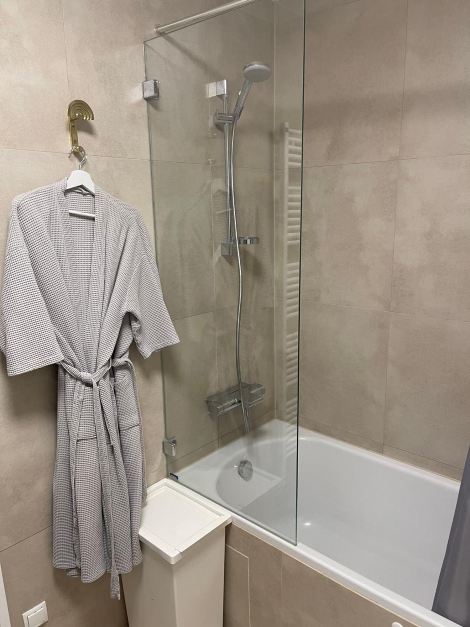 Amazing Austria Center Apartment Near Uno City Viena Exterior foto